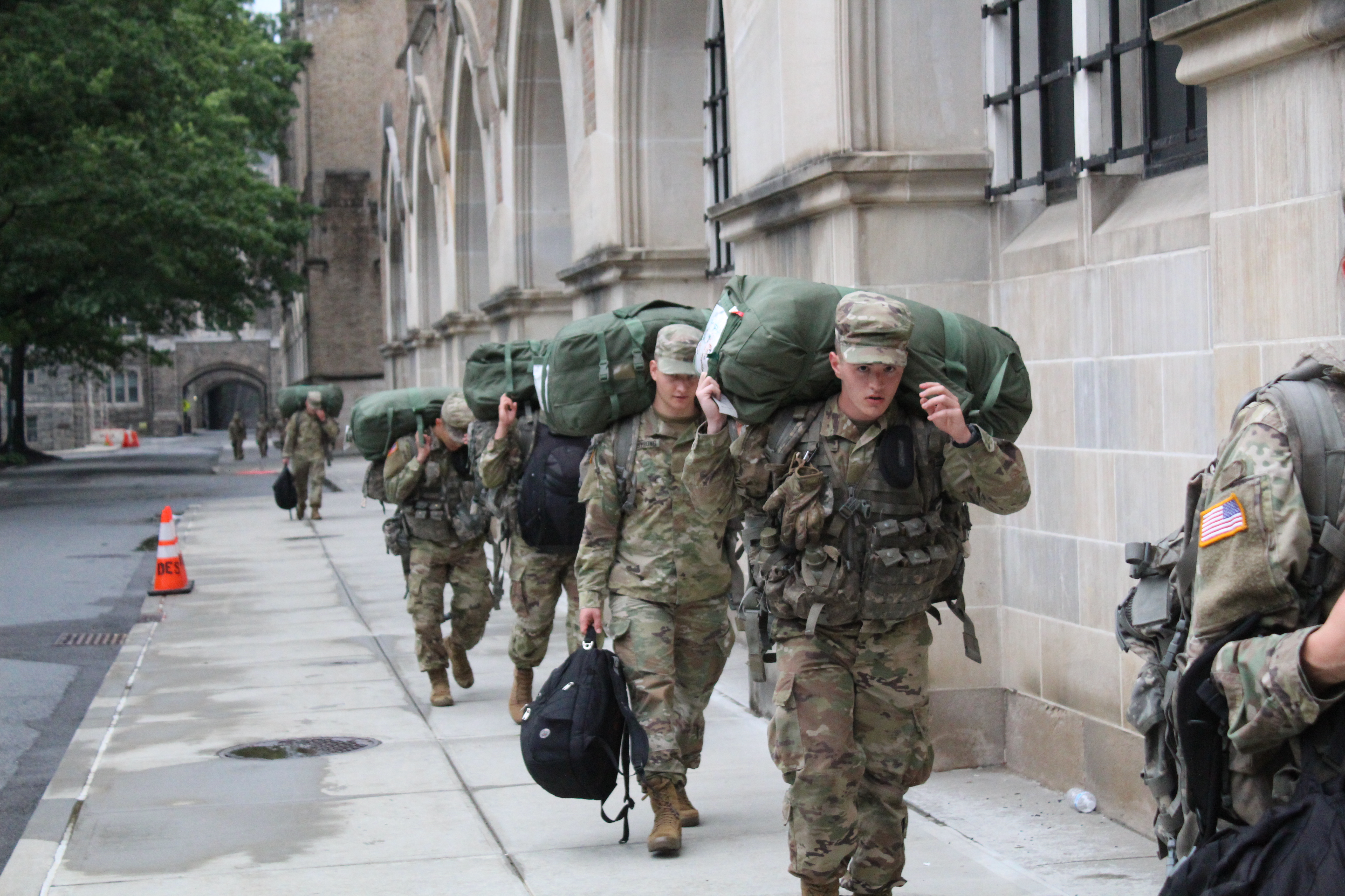 Alejandro Villanueva '10 Checks In - Army West Point