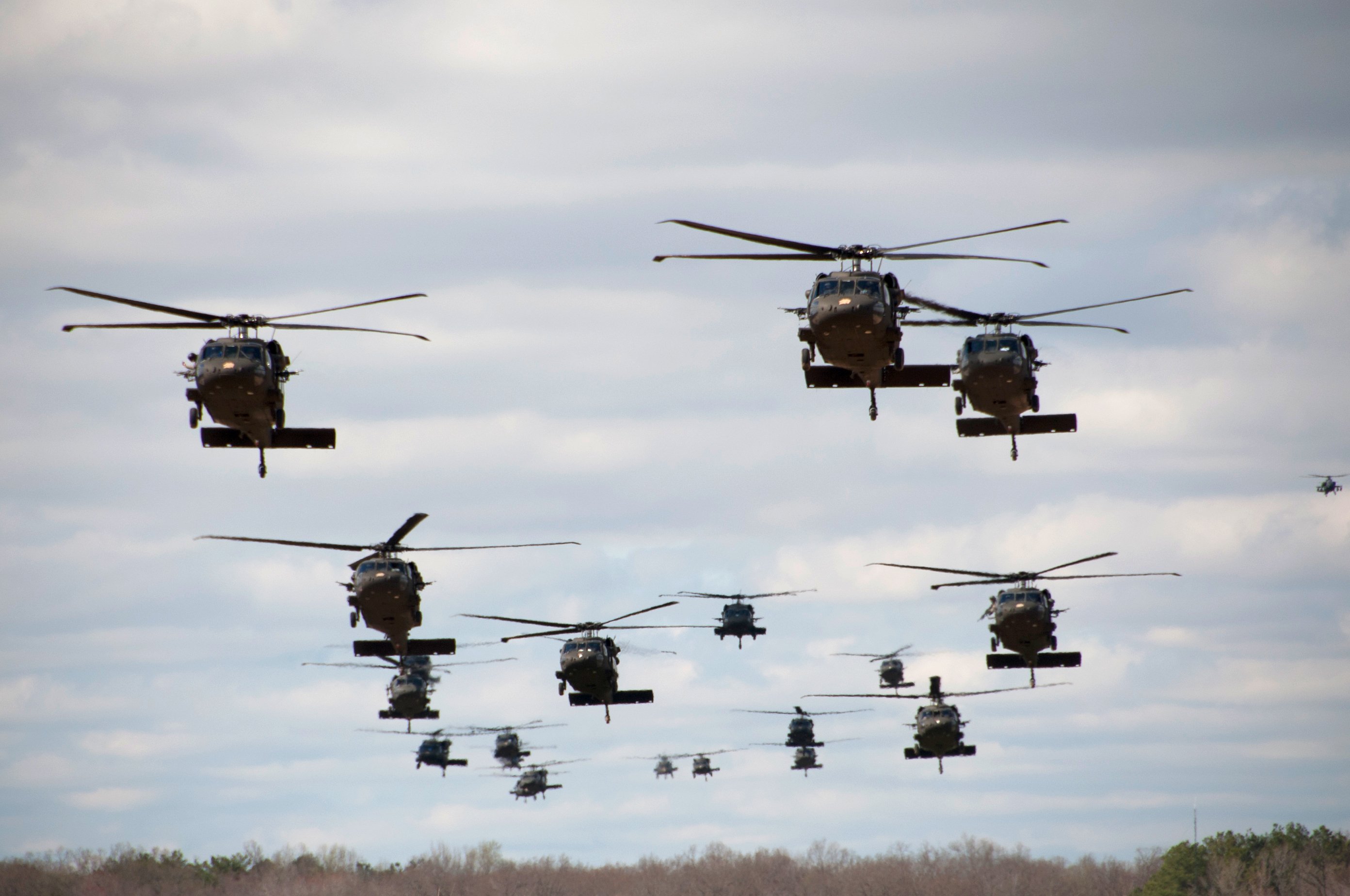 UH_60_Black_Hawk_helicopters_from_5th_Battalion,_101st_Combat_Aviation_Brigade